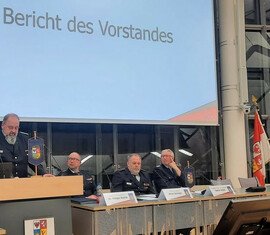 Jörg Fischer berichtet über die Arbeit des Vorstandes