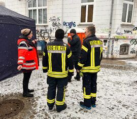 Gemeinsame Führungsunterstützung sichert Karnevalsumzug in Cottbus ab