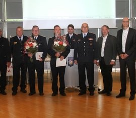 v.l. Wolfhard Kätzmer (Kreisbrandmeister), Werner-Siegwart Schippel (LFV Präsident), Jürgen Grosser (OW Jethe), Robert Henschel (OW Tauer), Siegmund Rückmann (stell. Vorsitzender KFV), Jens Handreck (allgemeiner Stellvertreter des hauptamtlichen Bürgermeisters der Stadt Forst (Lausitz)) und Carsten Billing (Dezernet für Wirtschaft, Finanzen, Ordnung, Sicherheit und Verkehr des LK SPN)