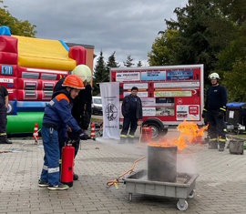 Hüpfburg und Feuerlöschtrainer waren begehrte Stationen