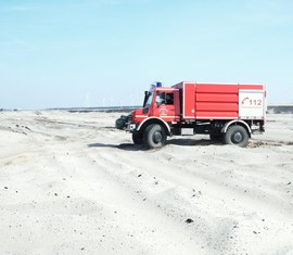 Geländefahrtraining der Freiwilligen Feuerwehr Forst (Lausitz) gemeinsam mit dem THW Ortsverband Forst (Lausitz) auf dem Boden des zukünftigen Cottbuser Ostsee´s