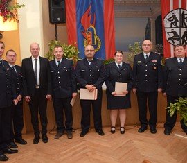 Karsten Magister (Gemeindewehrführer), Michael Schimmack (Ortswehrführer), Bürgermeister Dieter Perko, Marcel Mergl, Peter Stephan, Isabell Heine, Siegmund Rückmann (2. VS KFV SPN e.V.), Mathias Voigt (stellv. KBM)