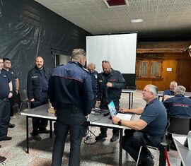 Wipfel-BRAND 2025, Freitag Abend Briefing der SEG-Führungsunterstützungs-Einhiten aus allen Landkreisen