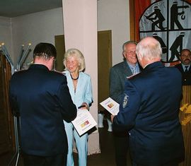 Frau Sabine Woschack und Herr Günter Friedrich werden mit dem Ehrenzeichen des KFV geehrt