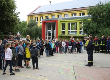 Vor Beginn des Aktionstages gibt es eine kleine Einführung für die künftigen BrandschutzexpertInnen