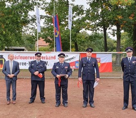 vlnr: Thomas Nothnick (FBL Wettbewerbe), Bürgermeister Paul Köhne, Jörg Fischer, Kreisbrandmeister Stefan Grothe, Marcel Baumgart, Kreisjugendwart Stefan Kothe