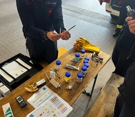 Ausbildungstag GSE der Einheit SPN/CB, verschiedene unbekannte Substanzen bestimmen