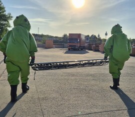 Gefahrgutübung der Feuerwehr – GAMS-Regel im Ernstfall trainiert