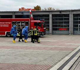Einheit unter CSA beim Training der Gefahrstoffeinheit Spree-Neiße/Cottbus