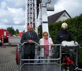 Auch mit 70 noch hoch hinaus, Jürgen mit Frau und Maschinist J. Baumgart