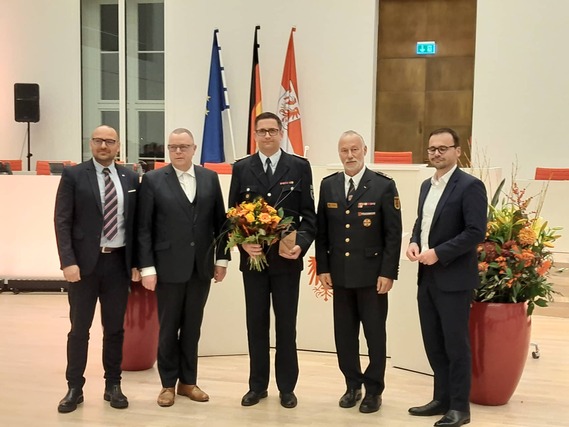 vlnr:
Björn Lakenmacher (stellv. Fraktionschef), Michael Stübgen (Innenminister), Mirko Schneider, Rolf Fünning (Präsident LFV), Jan Redmann (Fraktionsvorsitzender)