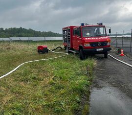 am 3.Mai -Nachlöscharbeiten - Wasserentnahmestelle Preschen Flugplatz, Abschnittsleitung Feuerwehr Jerischke