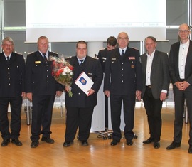 v.l. Wolfhard Kätzmer (Kreisbrandmeister), Werner-Siegwart Schippel (LFV Präsident), Stephan Müller (OW Drachhausen), Siegmund Rückmann (Stell. Vorsitzender KFV, Jens Handreck (allgemeiner Stellvertreter des hauptamtlichen Bürgermeisters der Stadt Forst (Lausitz)) und Carsten Billing (Dezernet für Wirtschaft, Finanzen, Ordnung, Sicherheit und Verkehr des LK SPN)