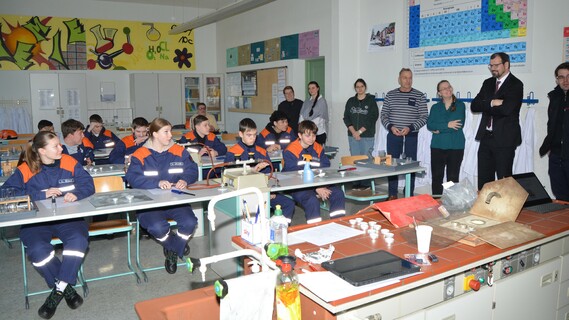 Ministerbesuch stärkt Feuerwehrbildung