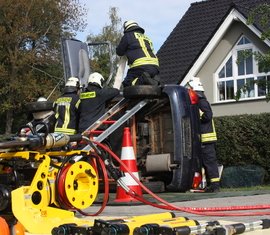 Schere und Spreizer kommen gleich zum Einsatz