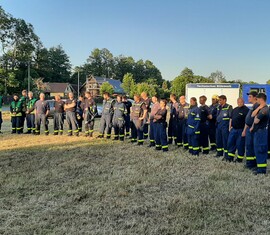 Feuerwehr und THW bei der gmeinsamen Einsatzbesprechung