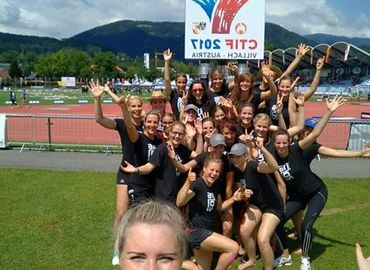 Die Mädels des Team Brandenburg in der Wettkampfstätte Stadion Lind.