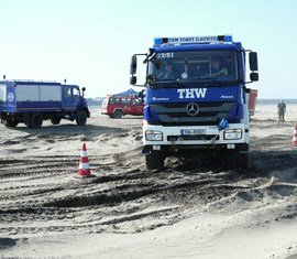 Slalomfahren in schwerem Gelände