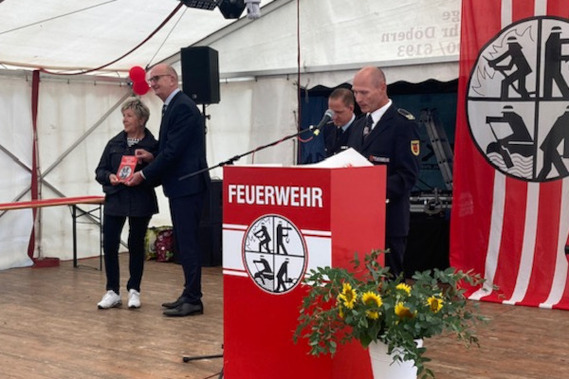 Übergabe des Förderschildes durch Ministerpräsident Dietmar Woidke
