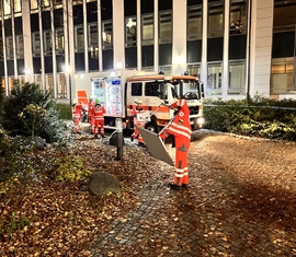 SEG SAN bereitet Patentienregistrierung und Transport vor bei der Herbstübung in der Klinik Lausitz Forst