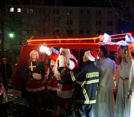 Der Weihnachtsmann hat auch das diesjährige Weihnachtslicht mitgebracht