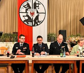 JHV Gesamtwehr Forst (Lausitz) - v-l-n-r - Robert Buder (KFV), Frank Mehlow (stellv. Stadtwehrführer), Simone Taubeneck (Bürgermeisterin)