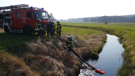 Aus dem schwarzen Fließ wurde das Wasser entnommen