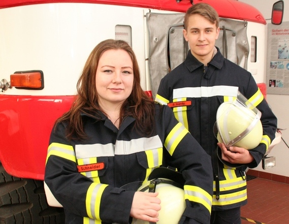 Michelle Schneider und Dennis Gardy von der Freiwilligen Feuerwehr Striesow.