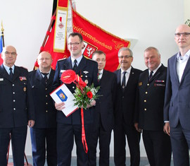 vlnr: Siegmund Rückmann (Stellvertretender Vorsitzender des KFV), Stefan Grothe (Kreisbrandmeister), Sascha Erler, Frank Stolper (Abteilungsleiter MIK), Harald Altekrüger (Landrat SPN), Werner-Siegwart Schippel (Präs. LFV BB), Carsten Billing (Ordnungsdezernent Landkreis)