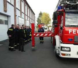 Einweisung in Wartung und Pflege von Hubrettungsfahrzeugen