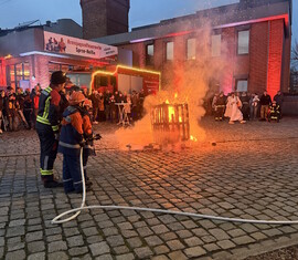 Zum Glück wusste ein Kinde die Nummer des Notrufes und die Jugendfeuerwehr konnte schnell vor Ort sein