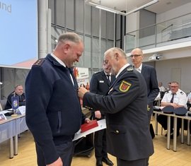 Besondere Auszeichnung für einen Kameraden zur Verbandstagung